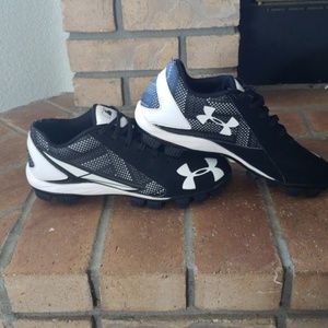 Baseball cleats